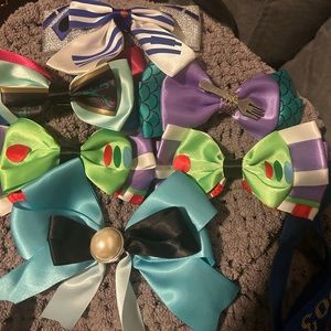Lot of 6 hot topic bows